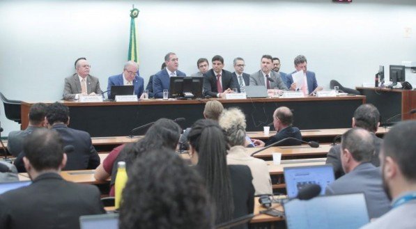 Entrevista coletiva do grupo de trabalho para apresentar as mudanças no texto do Executivo


Fonte: Agência Câmara de Notícias