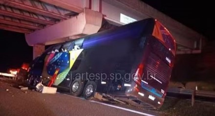 Acidente com ônibus deixa 10 mortos em São Paulo