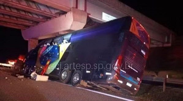 Acidente com ônibus deixa 10 mortos em São Paulo