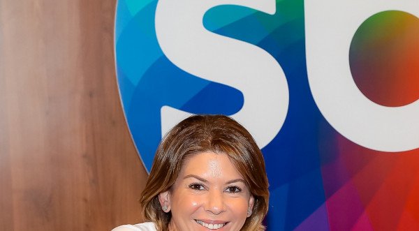 Daniela Beyruti, filha de Silvio Santos, tem a missão de recolocar o SBT nos trilhos