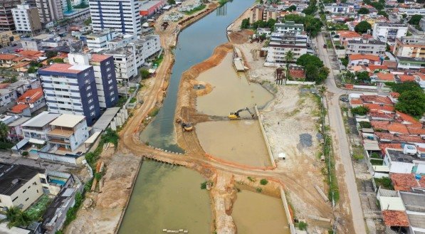 &Uacute;ltima fase de obras do Canal do Fragoso. Previs&atilde;o &eacute; que o trecho seja entregue em 24 meses