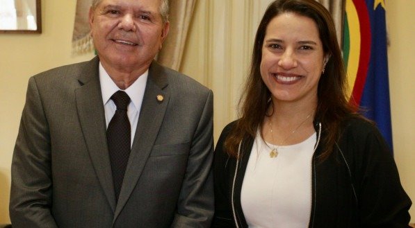 Encontro do desembargador Ricardo Paes Barreto e a governadora Raquel Lyra, no Palácio do Campo das Princesas