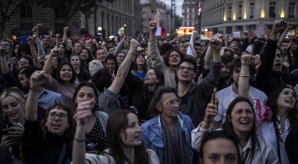 Franceses celebram vitória da coligação de esquerda Nova Frente Popular (NFP)