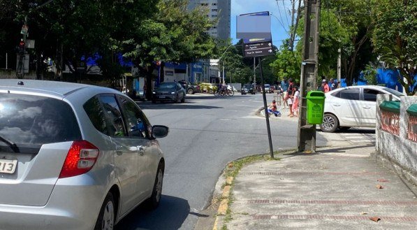 Mudança em sinal de trânsito no Parque Jardim do Poço é necessária