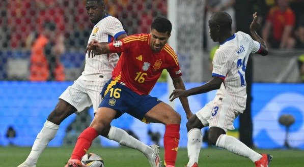 Espanha x França, pela semifinal da Eurocopa