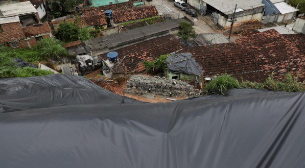 Prefeitura do Recife executa obra de contenção de encosta no Vasco da Gama