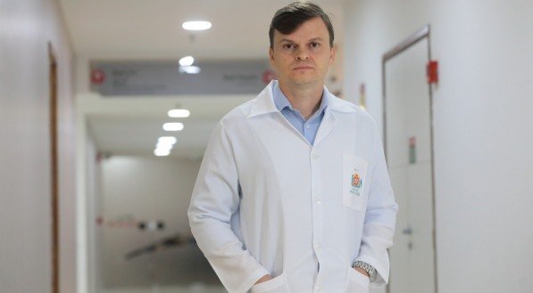 O médico cirurgião Dr. Phelipe Cunha ressalta que é essencial conversar com o seu médico a fim de realizar todos os exames para fechar o diagnóstico correto.