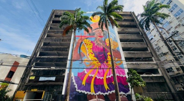 Megamural de grafitti do artista Max Motta celebra o pife em fachada do Edif&iacute;cio Garagem Central, na Rua da Uni&atilde;o,