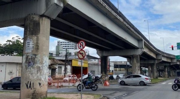 Obra inacabada do viaduto do BRT da Avenida Caxangá