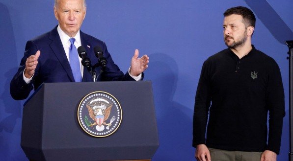 Biden se confunde e chama Zelensky de 'Putin'
