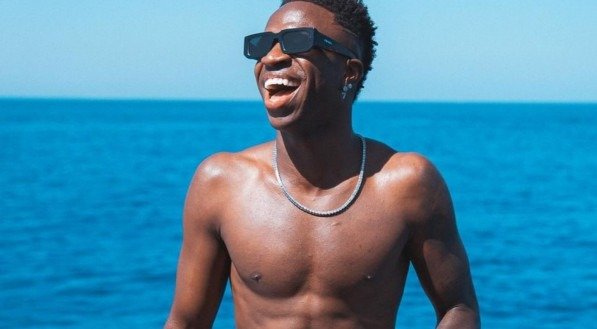 Vinicius Júnior comemora aniversário de 24 anos em Ibiza, na Espanha