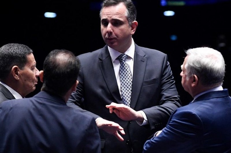 O potencial motivo da conversa seria a indicação de seu aliado, o senador Rodrigo Pacheco (PSD-MG), à vaga deixada por Luís Roberto Barroso no Supremo Tribunal Federal (STF)