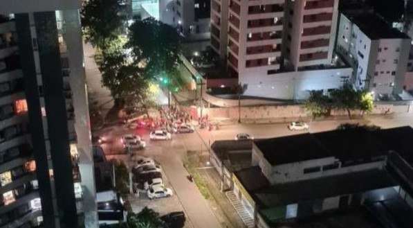 Homem é morto a tiros na Rua Ernesto de Paula Santos, em Boa Viagem
