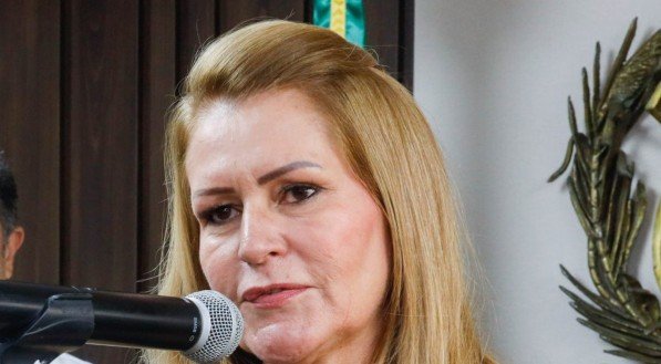 Roberta Arraes, ao tomar posse como deputada estadual