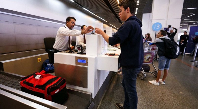 Saiba como autorizar viagem de menores sem precisar ir a cartório
