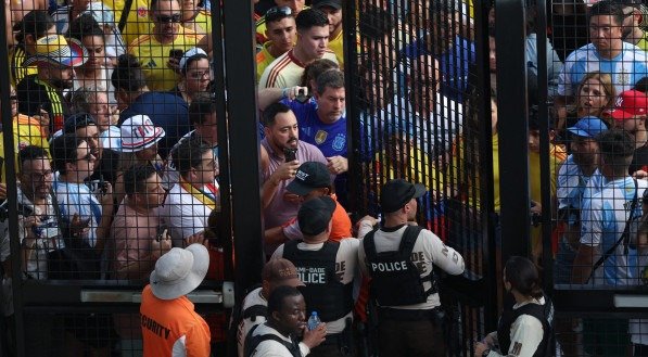 Presidente da Federação Colombiana de Futebol foi preso na final da Copa América