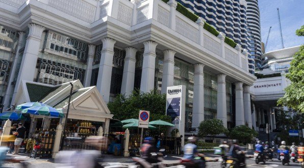 Imagem do Hotel Grand Hyatt Erawan, em Bangkok, onde seis corpos foram encontrados