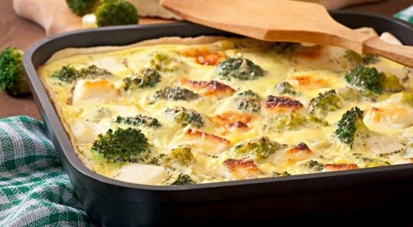 Imagem ilustrativa do gratinado de frango com legumes fit