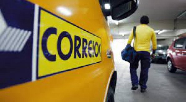 Imagem ilustrativa de agente dos Correios