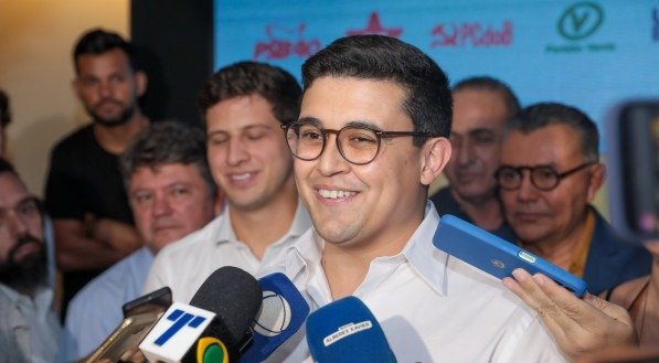 Frente Popular do Recife anuncia Victor Marques como candidato a vice de Jo&atilde;o Campos para disputar reelei&ccedil;&atilde;o