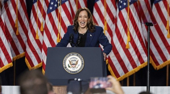 Kamala Harris pede votos para evitar futuro de 'caos, medo e ódio' com Trump