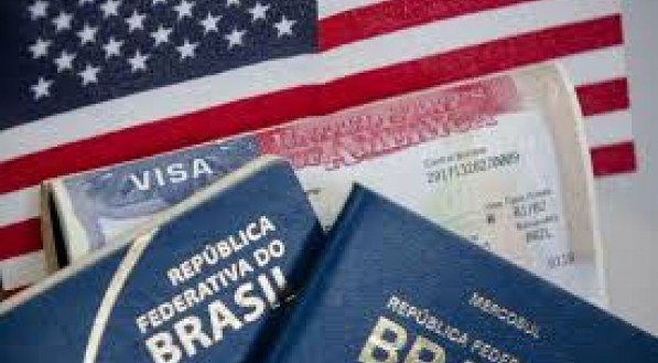 Crescente tensão política e econômica entre o Brasil e os Estados Unidos tem gerado apreensão entre brasileiros que vivem em território americano