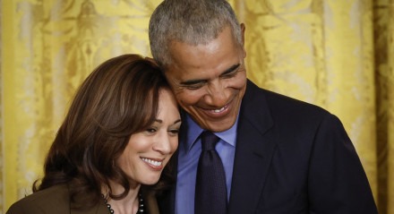 Obama e Kamala em registro de 2022
