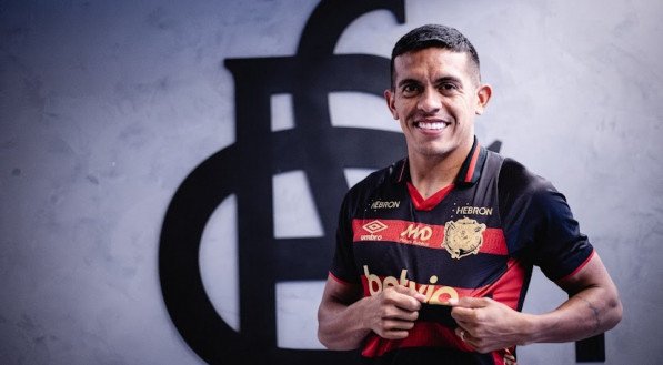 Imagem do lateral Igor Cariús com a camisa do Sport