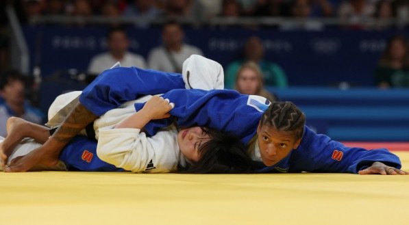 Rafaela Silva chegou a disputar a medalha de bronze nesta segunda-feira (29)