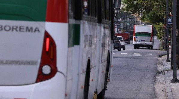 Os motoristas de &ocirc;nibus tamb&eacute;m far&atilde;o novas paralisa&ccedil;&otilde;es tempor&aacute;rias do servi&ccedil;o at&eacute; a decis&atilde;o final sobre a greve






