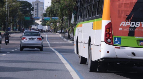 Desafios do Recife - Faixa Azul - Ônibus - Agamenon Magalhaes - Mobilidade - Corredor de ônibus - Trânsito - Congestionamento - Recife