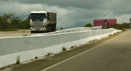 Rodovias que perdoam: conheça o conceito que salva vidas e perdoa o erro humano nas estradas
