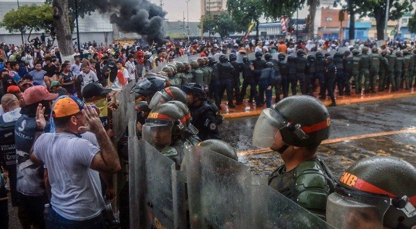 Protestos na Venezuela tomaram proporção violenta diante de repressão