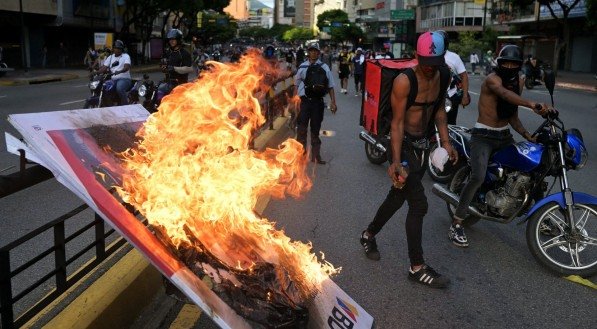 Protestos na Venezuela após eleição de Maduro; oposição aponta fraude