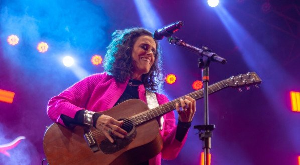 Zélia Duncan em show no FIG 2024