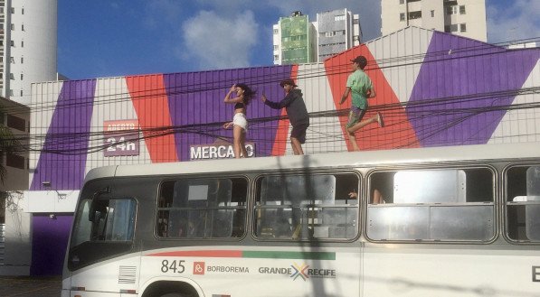 Desafios do Recife - Ônibus - Surf - Surf Urbano - Surf nos Ônibus - Perigo - Jovens 