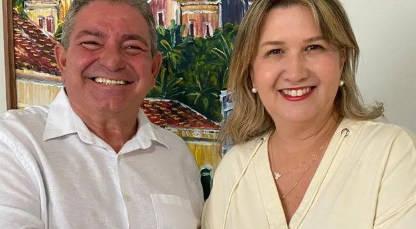 Pré-candidata à Prefeitura de Olinda, Izabel Urquiza e seu vice, André Avelar. 