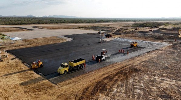 Na primeira etapa já foram concluídos os serviços de terraplenagem da pista e nas áreas de escape, além da proteção de todo o sítio