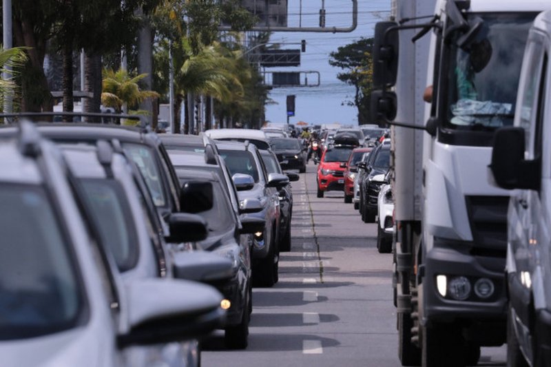 Os dados preliminares do Censo 2022 também apontam que a diferença nos tempos de deslocamento está intrinsecamente ligada ao meio de transporte utilizado