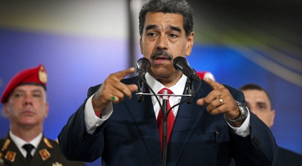 O Conselho Nacional Eleitoral (CNE), controlado pela ditadura, anunciou Maduro como vencedor com 52% dos votos, contra 43% atribuídos a Edmundo González Urrutia