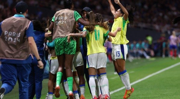 Seleção de futebol feminino conquistou classificação heroica para as semis
