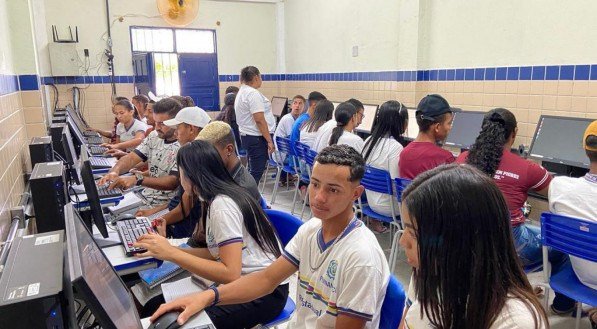 A entrega dos equipamentos e o acesso a internet marcam o início do processo de disponibilização de Internet para as 160 escolas indígenas da Rede Estadual