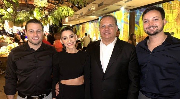 Nelson Bezerra, com os filhos Débora e Nelsinho e o genro Fabio Menelau