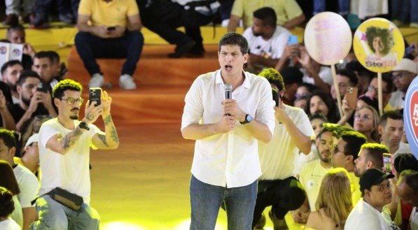 João Campos, candidato à reeleição, durante discurso na convenção da Frente Popular do Recife