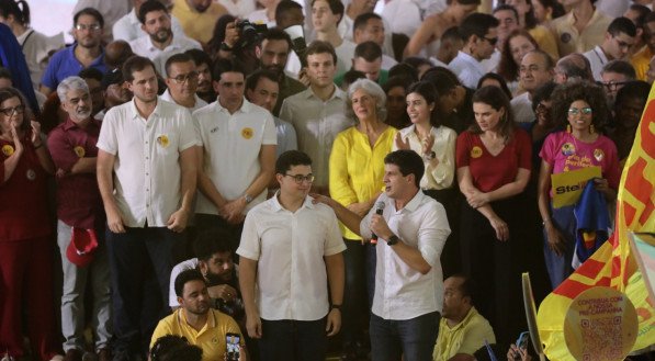 Frente Popular do Recife oficializou a chapa majoritária formada pelo prefeito João Campos, candidato a reeleição, e Victor Marques como candidato a vice-prefeito