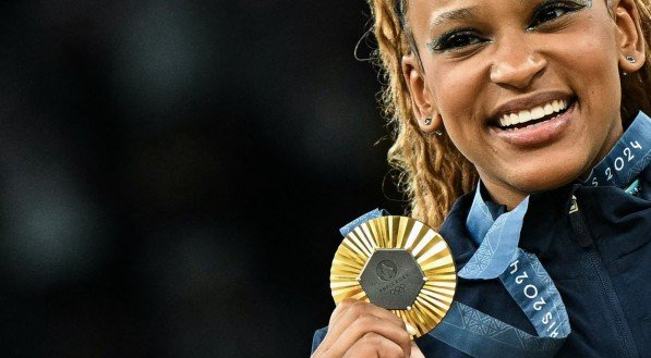 Ginasta brasileira Rebeca Andrade conquistou a medalha de ouro na disputa do solo na Olimpíada de Paris