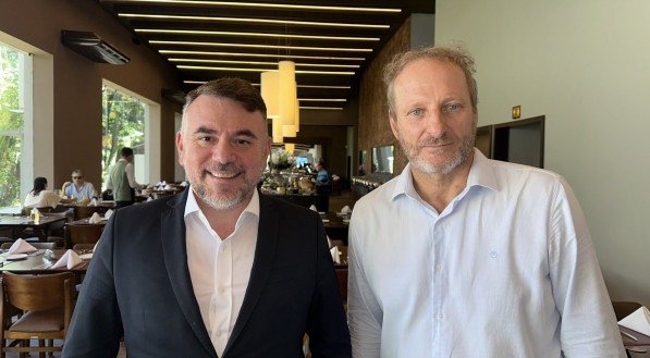 Mauro Maciel e Valdemir Baldissera, no Sal e Brasa Jardins