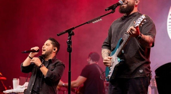 Jorge e Mateus são os donos de hits como 'Louca de Saudade', 'Logo Eu', 'Paredes', 'Seu Astral', entre outros