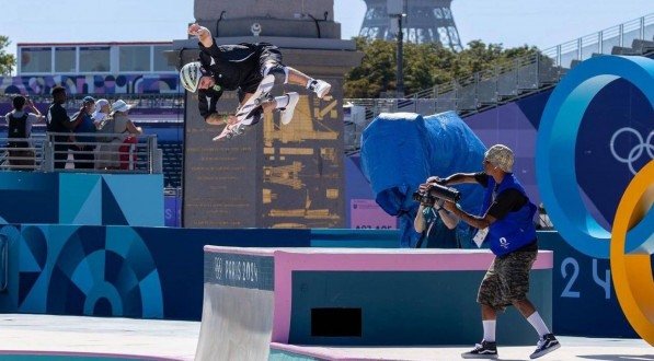 Imagem do skatista brasileiro Pedro Barros em treino nos Jogos de Paris 2024