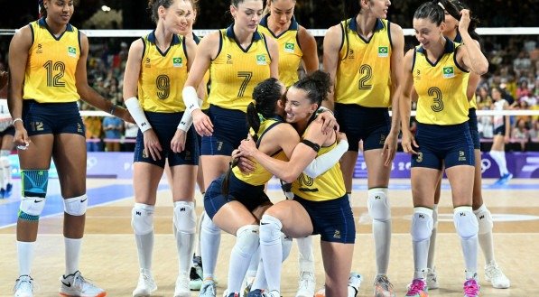 Seleção de vôlei celebra nos Jogos Olímpicos